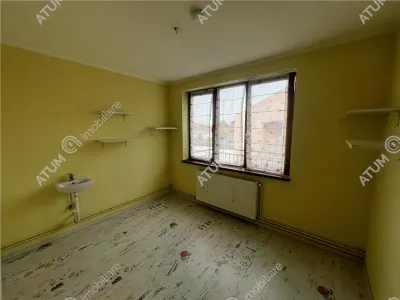 De inchiriat spatiu comercial/casa individuala cu 10 camere si teren de 600 mp in zona Piata Cluj din Sibiu - foto 4