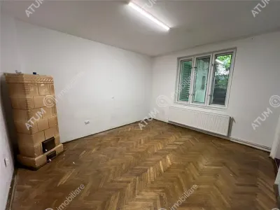 Casa individuala cu 3 camere de inchiriat garaj si teren de 200 mp situata in zona Calea Dumbravii din Sibiu - foto 2