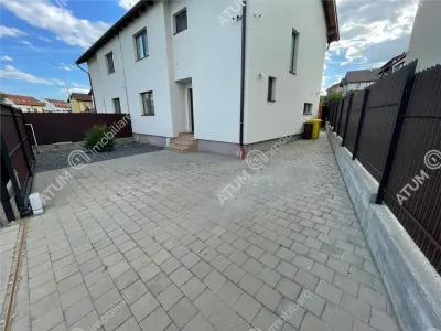 De vanzare casa cu 4 camere decomandate balcon terasa si curte libera 180 mp in zona Selimbar din Sibiu - foto 17