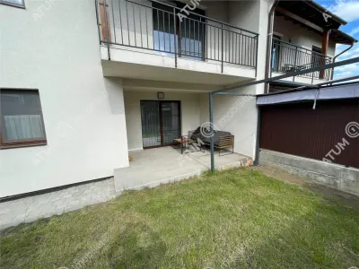 De vanzare casa cu 4 camere decomandate balcon terasa si curte libera 180 mp in zona Selimbar din Sibiu - foto 19