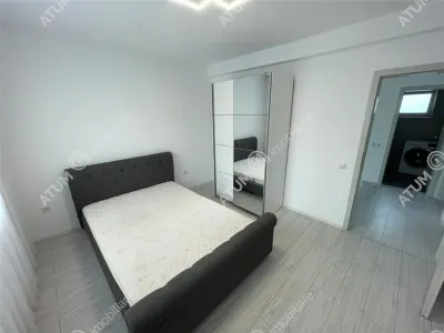 De vanzare casa cu 4 camere decomandate balcon terasa si curte libera 180 mp in zona Selimbar din Sibiu - foto 3