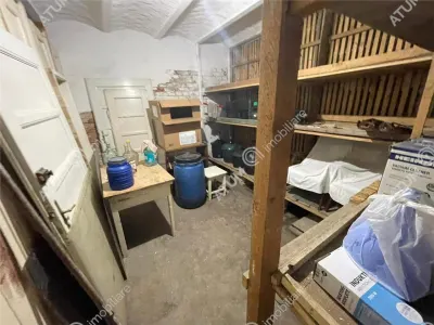De vanzare apartament cu 2 camere cu balcon garaj curte si 2 pivnite in zona ultracentrala din Sibiu - foto 18