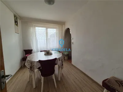 Apartament 3 camere,,decomandat,etaj 3, Sebes 67000 eur - foto 2
