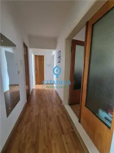 Apartament 3 camere,,decomandat,etaj 3, Sebes 67000 eur - foto 3