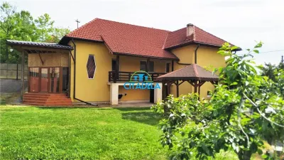 Casa renovata,Ampoita,1700 mp teren - foto 1