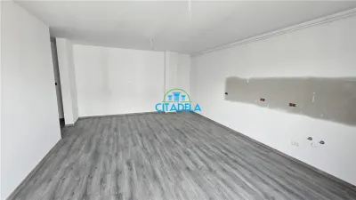 Apartament 3 camere, bloc nou, Centru  - 96000 euro - foto 2