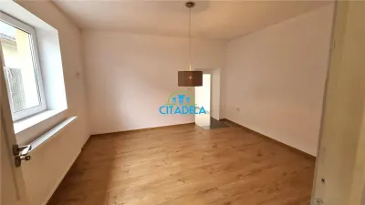 Casa renovata,Centru ,400 mp teren,100000 euro - foto 6