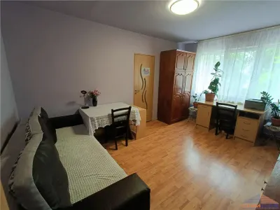 De vanzare apartament cu 3 camere - Micro 15 - foto 1