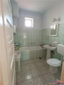 Vanzare parter din casa si teren 253 mp - foto 14