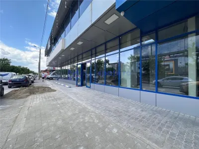 Spatii comerciale vitrate parter, centru Iasi, de la 440mp la 880mp - foto 3