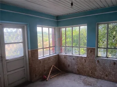 Zona Vorovesti str Principala TEREN 1200mp cu CASA batraneasca 64mp toate utilitatile - foto 13