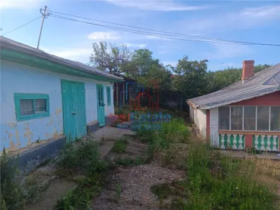 Zona Vorovesti str Principala TEREN 1200mp cu CASA batraneasca 64mp toate utilitatile - foto 3