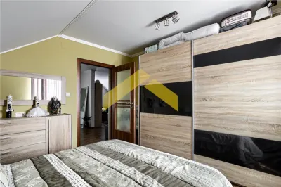 Casa noua de vanzare orasul Ineu - foto 4