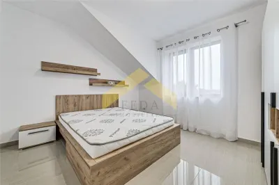Apartament cu 3 camere tip Penthouse de inchiriatzona Bujac - foto 3
