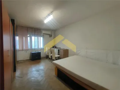 Apartament 3 camere de vanzare zona Intim - foto 1