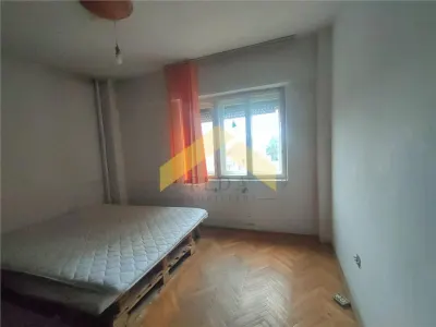 Apartament 3 camere de vanzare zona Intim - foto 3