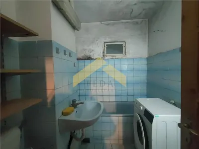 Apartament 3 camere de vanzare zona Intim - foto 6