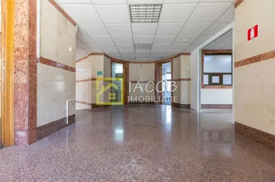 Spatiu comercial P+1, Buhusi, central, jud Bacau - foto 4