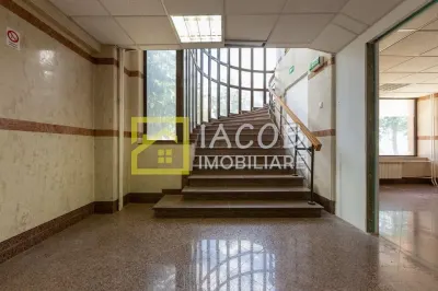 Spatiu comercial P+1, Buhusi, central, jud Bacau - foto 6