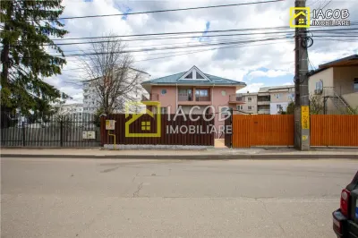 1/2 Duplex  S+D+P+2E, 455 mp in zona centrala a mun. Bacau - foto 4