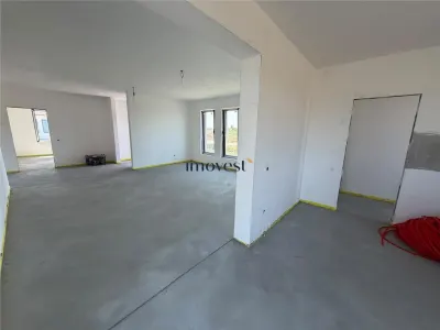 Casa Noua de Vanzare in Satu Mare| Doua compartimentari disponibile | Strada Odobescu | 124 mp Utili, 480 mp Teren, 3 Dormitoare, Incalzire in Pardoseala | 154.000 Euro - foto 13
