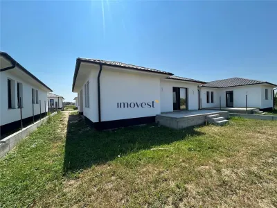 Casa Noua de Vanzare in Satu Mare| Doua compartimentari disponibile | Strada Odobescu | 124 mp Utili, 480 mp Teren, 3 Dormitoare, Incalzire in Pardoseala | 154.000 Euro - foto 3