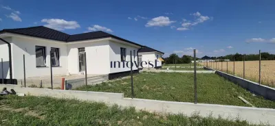 Casa Noua de Vanzare in Satu Mare| Doua compartimentari disponibile | Strada Odobescu | 124 mp Utili, 480 mp Teren, 3 Dormitoare, Incalzire in Pardoseala | 154.000 Euro - foto 4