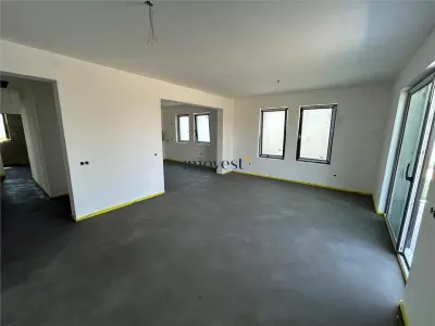 Casa Noua de Vanzare in Satu Mare| Doua compartimentari disponibile | Strada Odobescu | 124 mp Utili, 480 mp Teren, 3 Dormitoare, Incalzire in Pardoseala | 154.000 Euro - foto 6