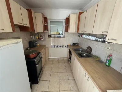 Casa spatioasa de vanzare in Decebal, judetul Satu Mare | 4 dormitoare | Teren 900 mp | Ideala pentru familie sau investitie - foto 13