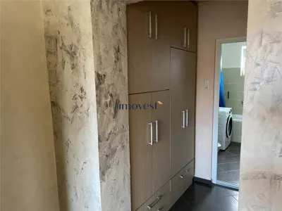 De inchiriat:Apartament cu 2 camere in zona Central - foto 5