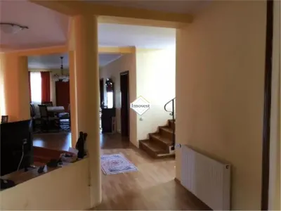 Casa de vanzare - foto 1