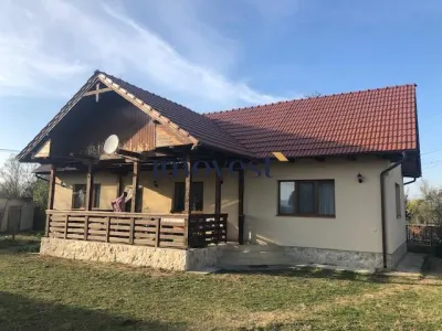 Casa de Vanzare in Valea Vinului - 2 Case cu 3000 mp Teren, Anexe - 85.000 EUR - foto 2