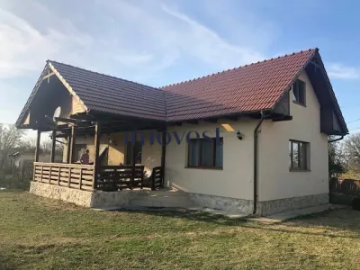 Casa de Vanzare in Valea Vinului - 2 Case cu 3000 mp Teren, Anexe - 85.000 EUR - foto 4