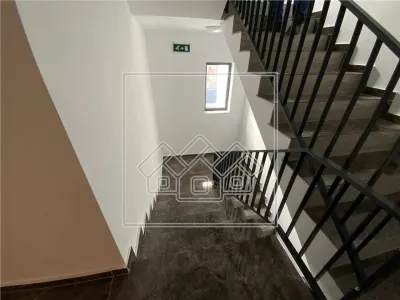 Ap.cu 3 camere, 2 balcoane si o  gradina de 95 mp, zona Turnisor - foto 7