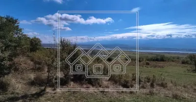 Teren intravilan cu priveliste deosebita - pretabil investitie - Bradu - foto 2