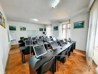 Spatiu de birouri - cladire integrala - curte 50 mp - Centru - foto 2