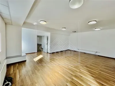 Spatiu de birouri, finisat modern, 4 parcari - Scoala de Inot - foto 7