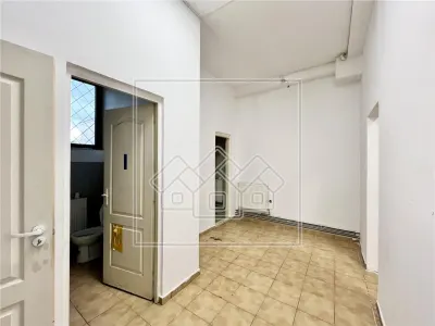 Spatiu comercial cu vitrina la strada - 177 mp - finisat la cheie - foto 6