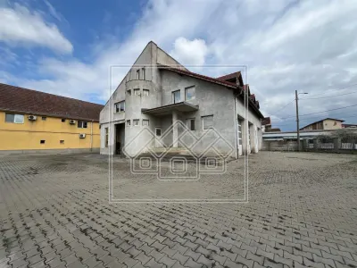Spatiu comercial cu teren de 1500 mp, 740 mp utili - foto 3