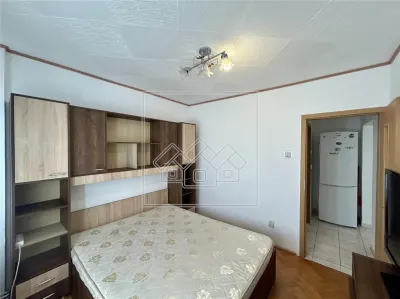 Apartament 2 camere, decomandat, la cheie, zona buna - foto 1
