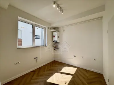 Penthouse cu 4 camere si balcon - 2 bai, intabulat - foto 5