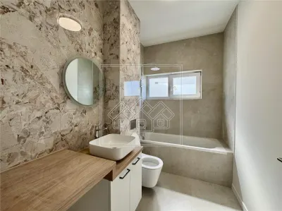 Penthouse cu 4 camere si balcon - 2 bai, intabulat - foto 7