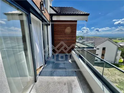 Penthouse cu 4 camere si balcon - 2 bai, intabulat - foto 8