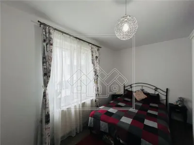 Ap 3 camere, balcon, mobilat modern, etaj 1, loc de parcare - foto 9