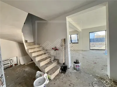 Casa tip duplex, teren 420 mp, predare la alb, Selimbar - foto 6
