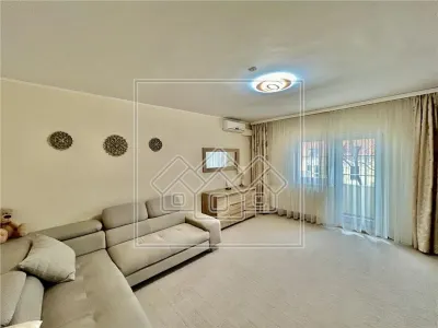 De inchiriat ap. 3 camere, decomandat, 80 mpu, etaj 1, mobilat, utilat - foto 2