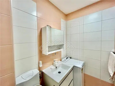 De inchiriat ap. 3 camere, decomandat, 80 mpu, etaj 1, mobilat, utilat - foto 10
