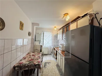 Ap decomandat, 3 camere, 2 balcoane, pivnita, Valea Aurie - foto 5