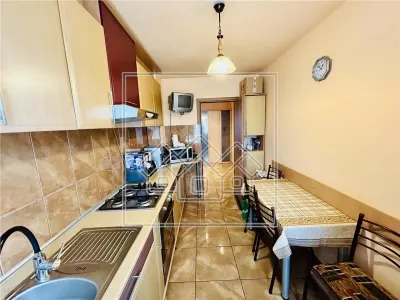 Ap decomandat, cu 3 camere si balcon, etaj 2/4, zona N. Iorga - foto 2