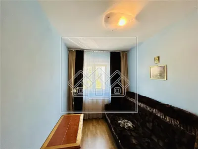 Ap decomandat, cu 3 camere si balcon, etaj 2/4, zona N. Iorga - foto 11